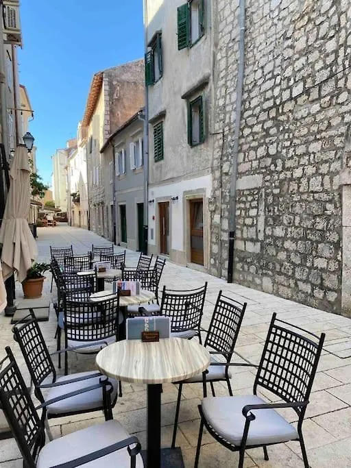 Modern Apartment In The Heart Of Old Town Rab Town Croazia