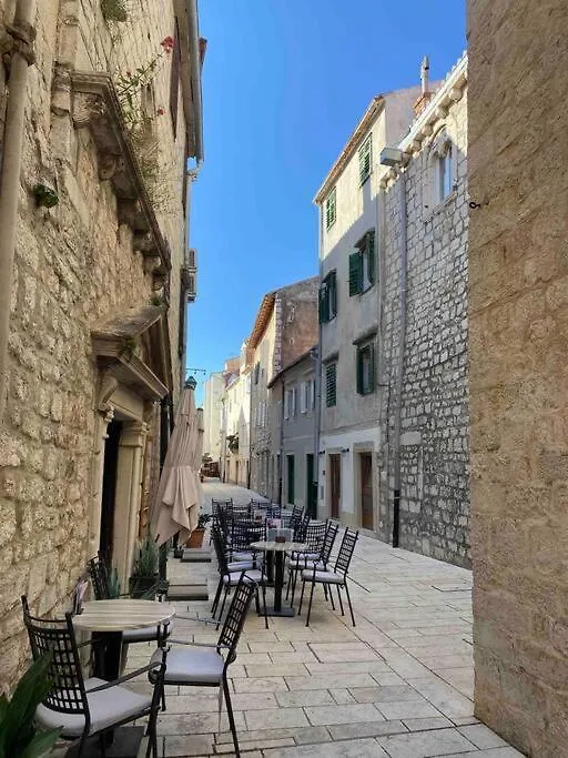 Modern Apartment In The Heart Of Old Town Rab Town 0*,